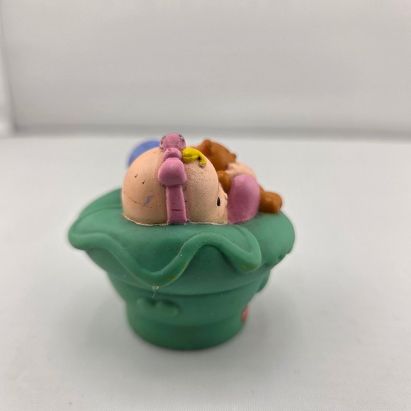 Fisher Price Little People House BABY Girl Ashley Green Bassinet Teddy Bear 2001 - Picture 4 of 6